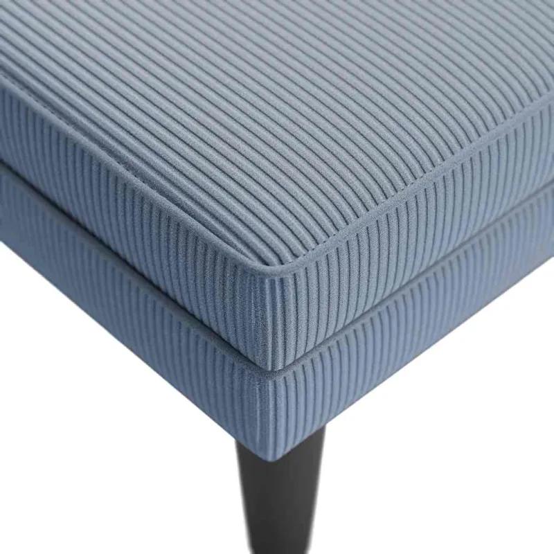 Chaise Lounge su pagalvės mėlynu velveto audiniu