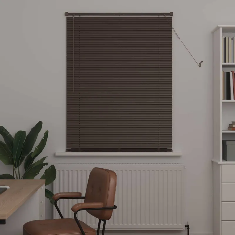 Venecijos žaliuzės Tamsiai ruda su raštu 150 x 90 cm 25 mm PVC